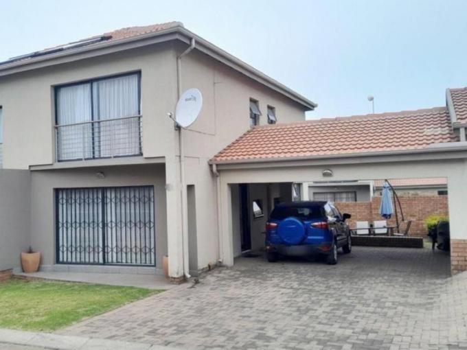 3 Bedroom Duplex for Sale For Sale in Jackaroo Park - MR687306