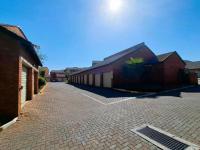  of property in Die Hoewes