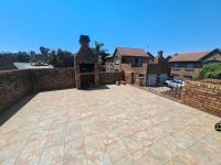  of property in Die Hoewes