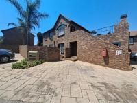  of property in Die Hoewes