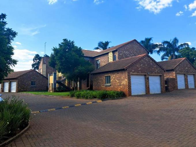 2 Bedroom Apartment for Sale For Sale in Die Hoewes - MR687326