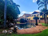  of property in Die Hoewes