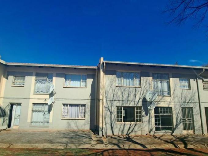 2 Bedroom Apartment for Sale For Sale in Die Hoewes - MR687327