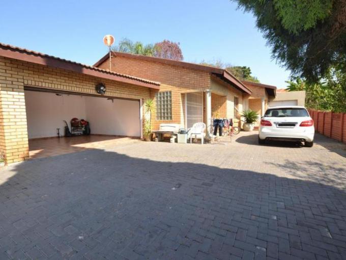 6 Bedroom House for Sale For Sale in Heuweloord - MR687329