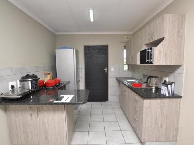 2 Bedroom Apartment for Sale For Sale in Heuweloord - MR687330