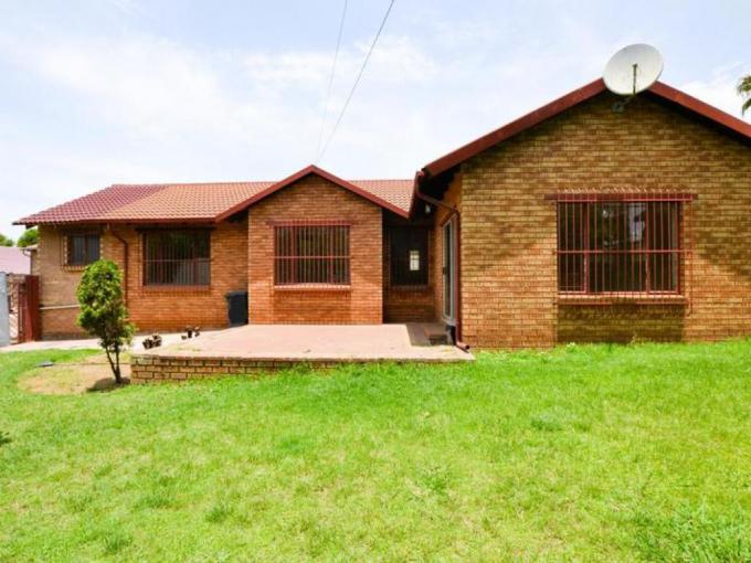 4 Bedroom House for Sale For Sale in Heuweloord - MR687331