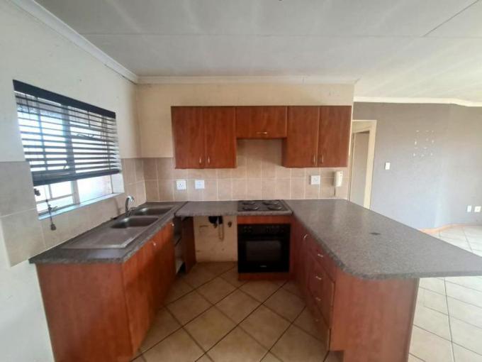 2 Bedroom Apartment for Sale For Sale in Heuweloord - MR687338
