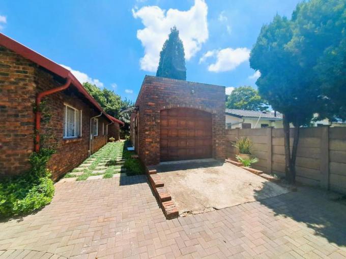 3 Bedroom House for Sale For Sale in Heuweloord - MR687342