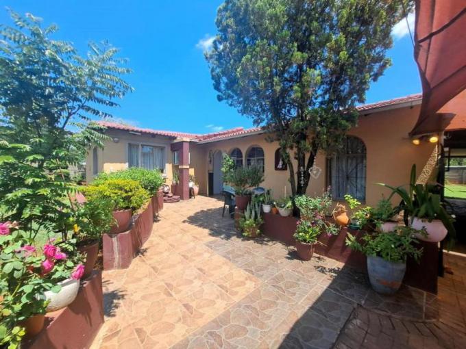 4 Bedroom House for Sale For Sale in Heuweloord - MR687343