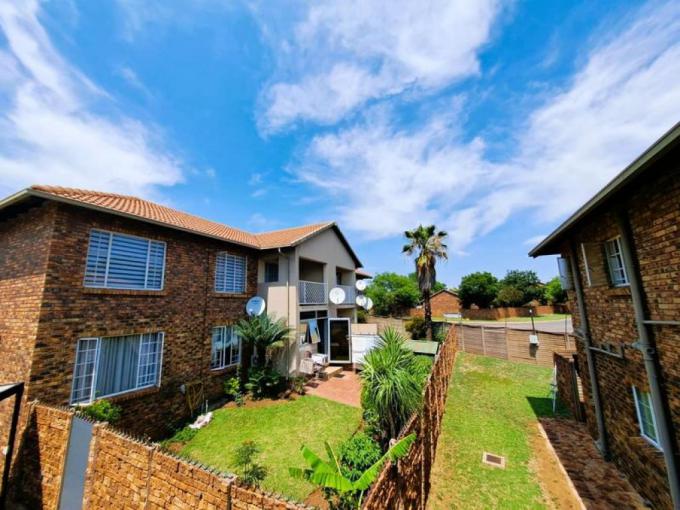 2 Bedroom Apartment for Sale For Sale in Highveld - MR687346