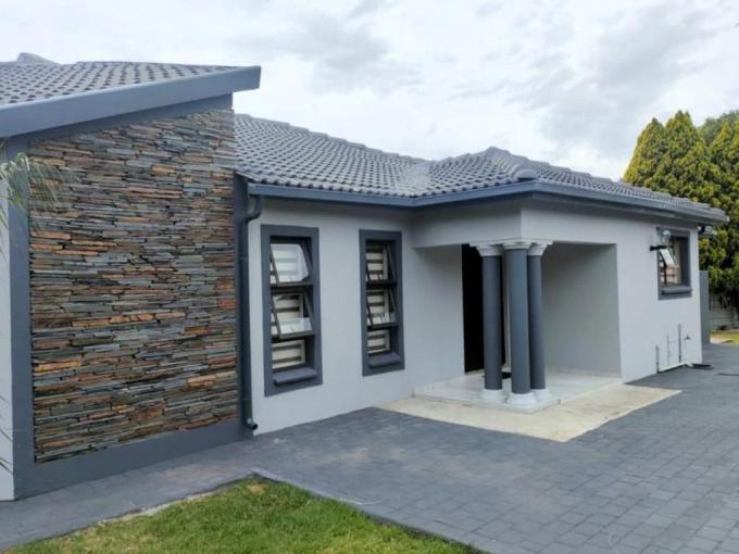 3 Bedroom House for Sale For Sale in Heuweloord - MR687348