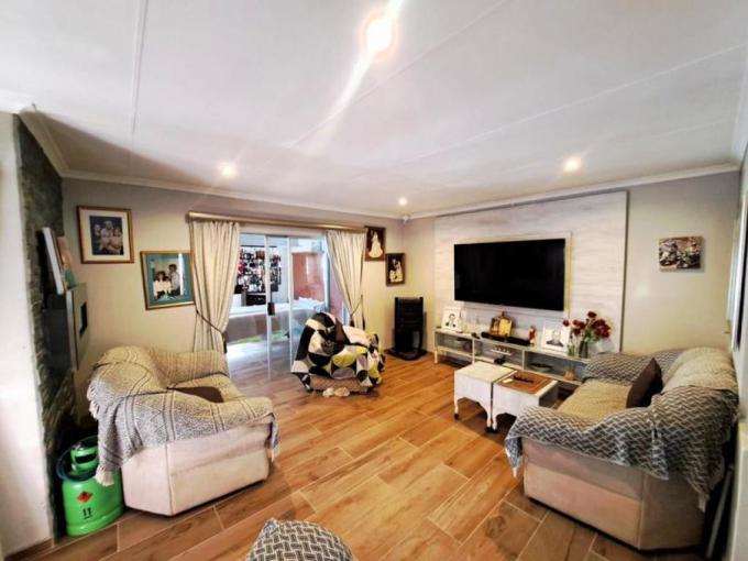 4 Bedroom House for Sale For Sale in Highveld - MR687351