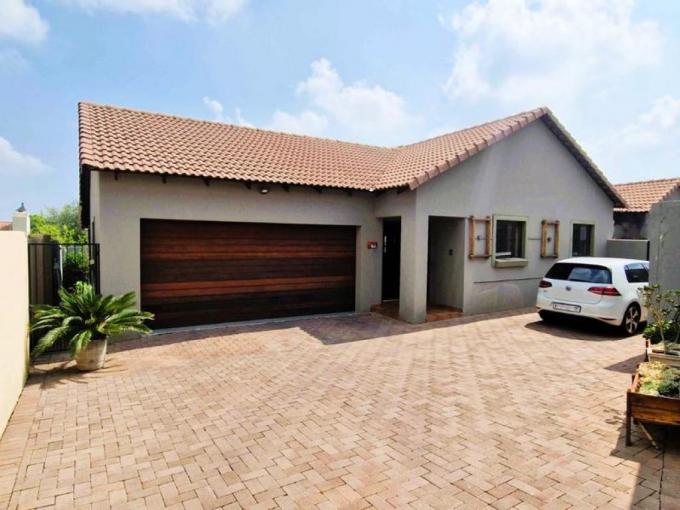 3 Bedroom House for Sale For Sale in Thatchfield - MR687352