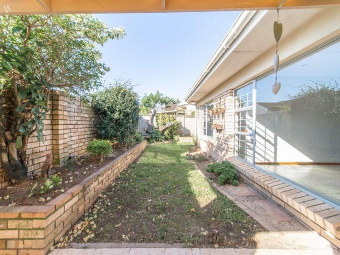 3 Bedroom Simplex for Sale For Sale in Abotsford - MR687380