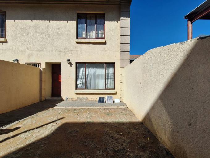 2 Bedroom Simplex for Sale For Sale in Rustenburg - MR687396