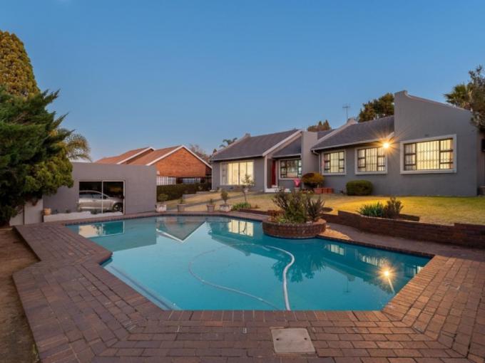 4 Bedroom House for Sale For Sale in Glenvista - MR687423