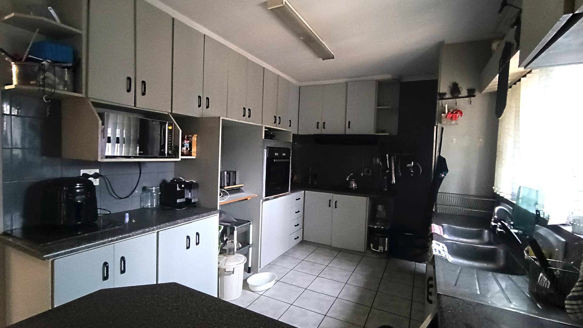 Kitchen - 24 square meters of property in Brackenfell