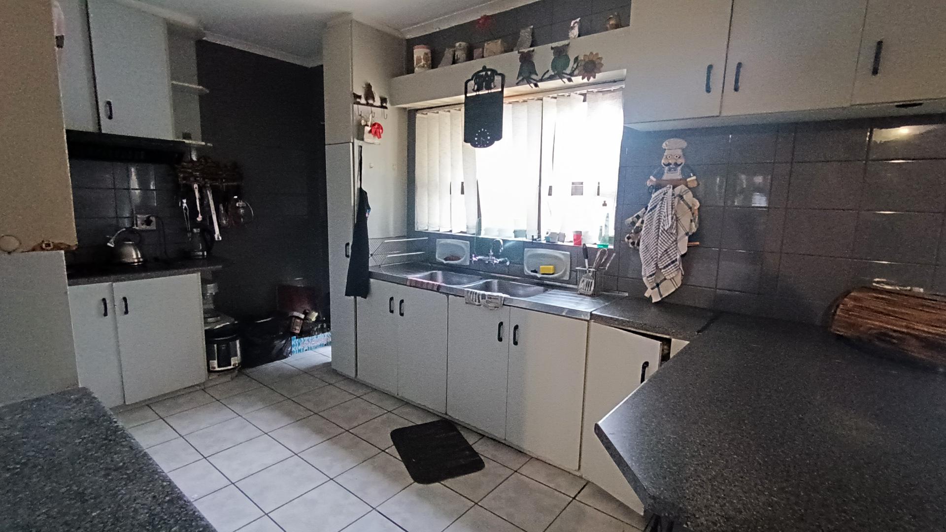 Kitchen - 24 square meters of property in Brackenfell