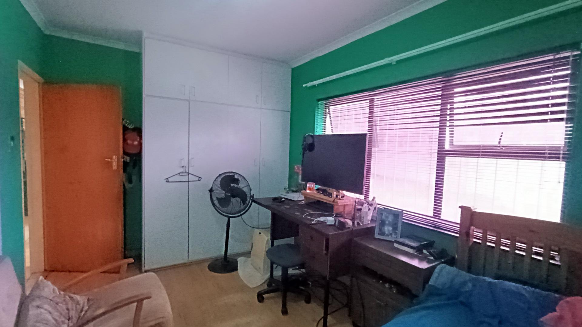 Bed Room 2 - 16 square meters of property in Brackenfell