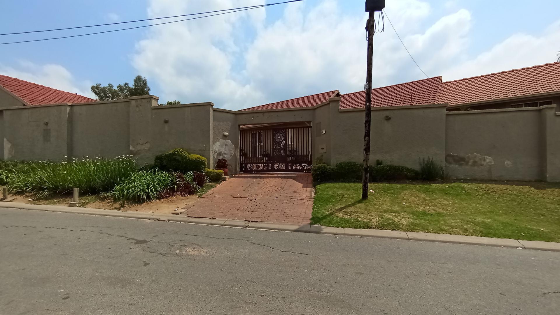 Front View of property in Kew