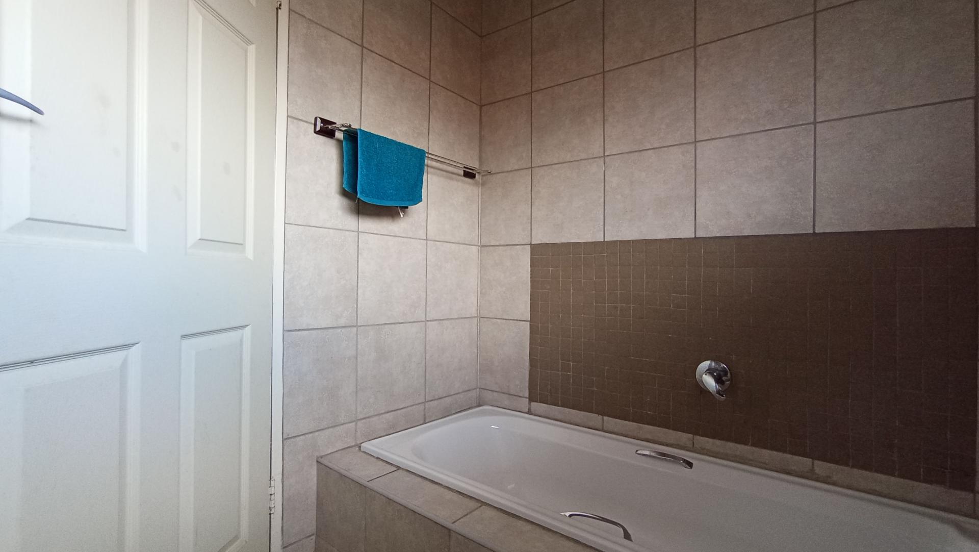 Bathroom 3+ - 7 square meters of property in Kew