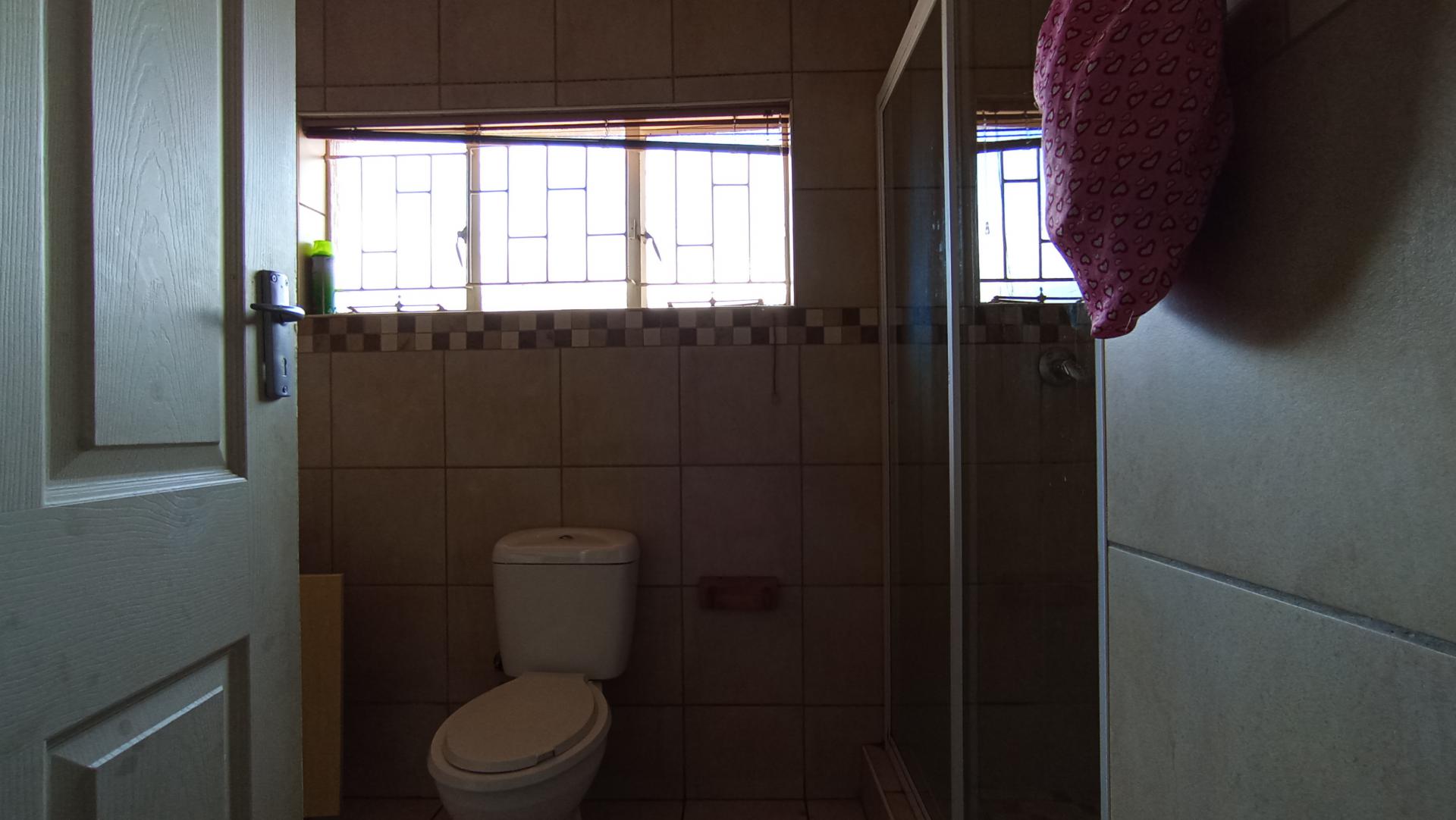 Bed Room 2 - 24 square meters of property in Kew