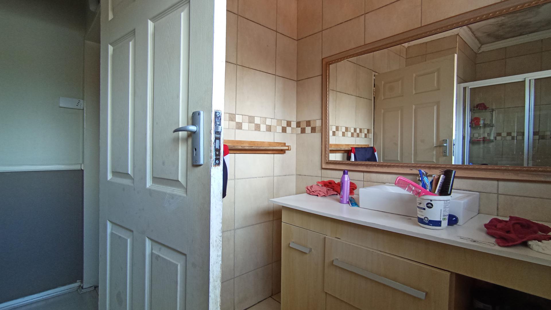 Bed Room 2 - 24 square meters of property in Kew