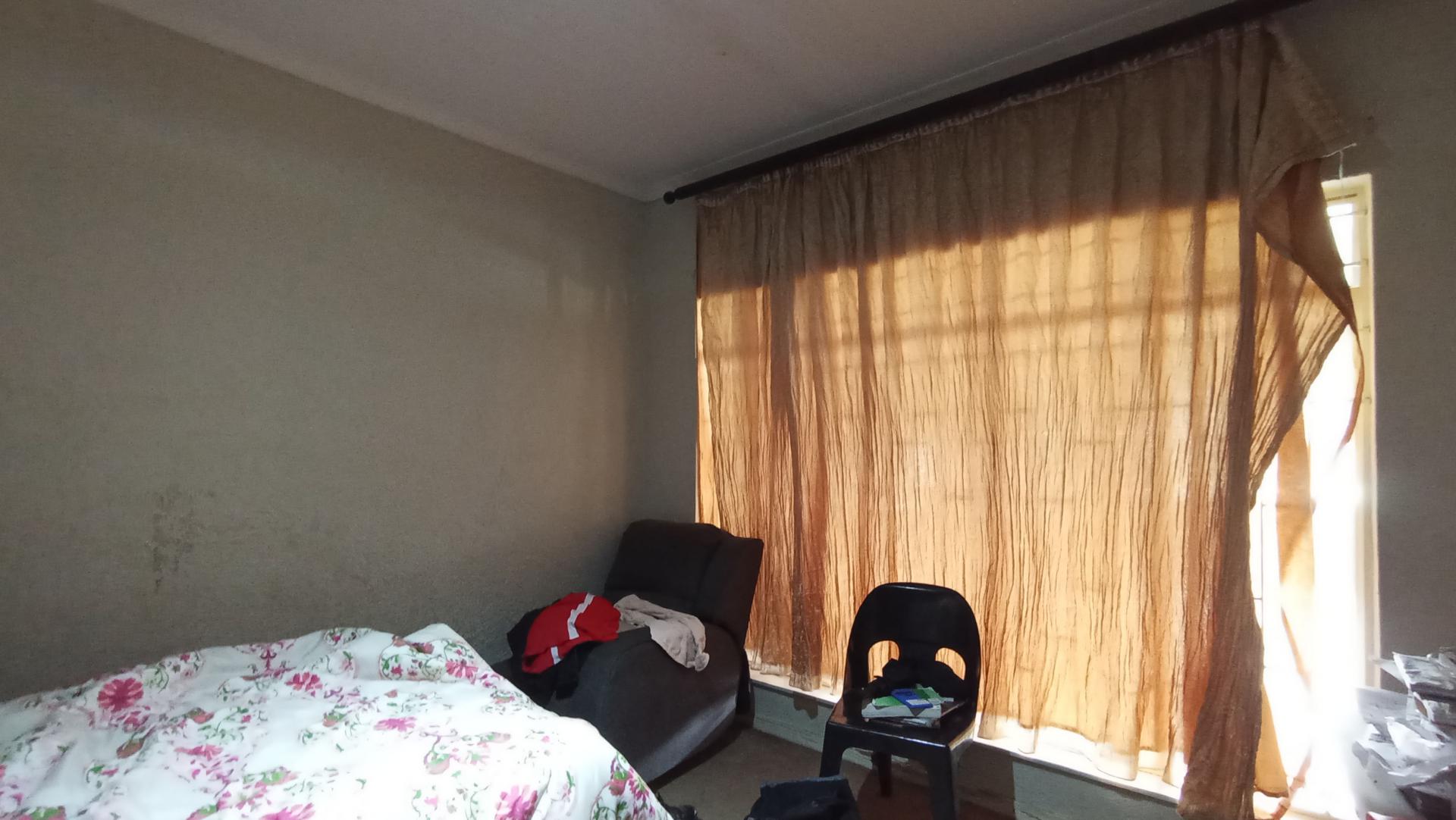 Bed Room 2 - 24 square meters of property in Kew