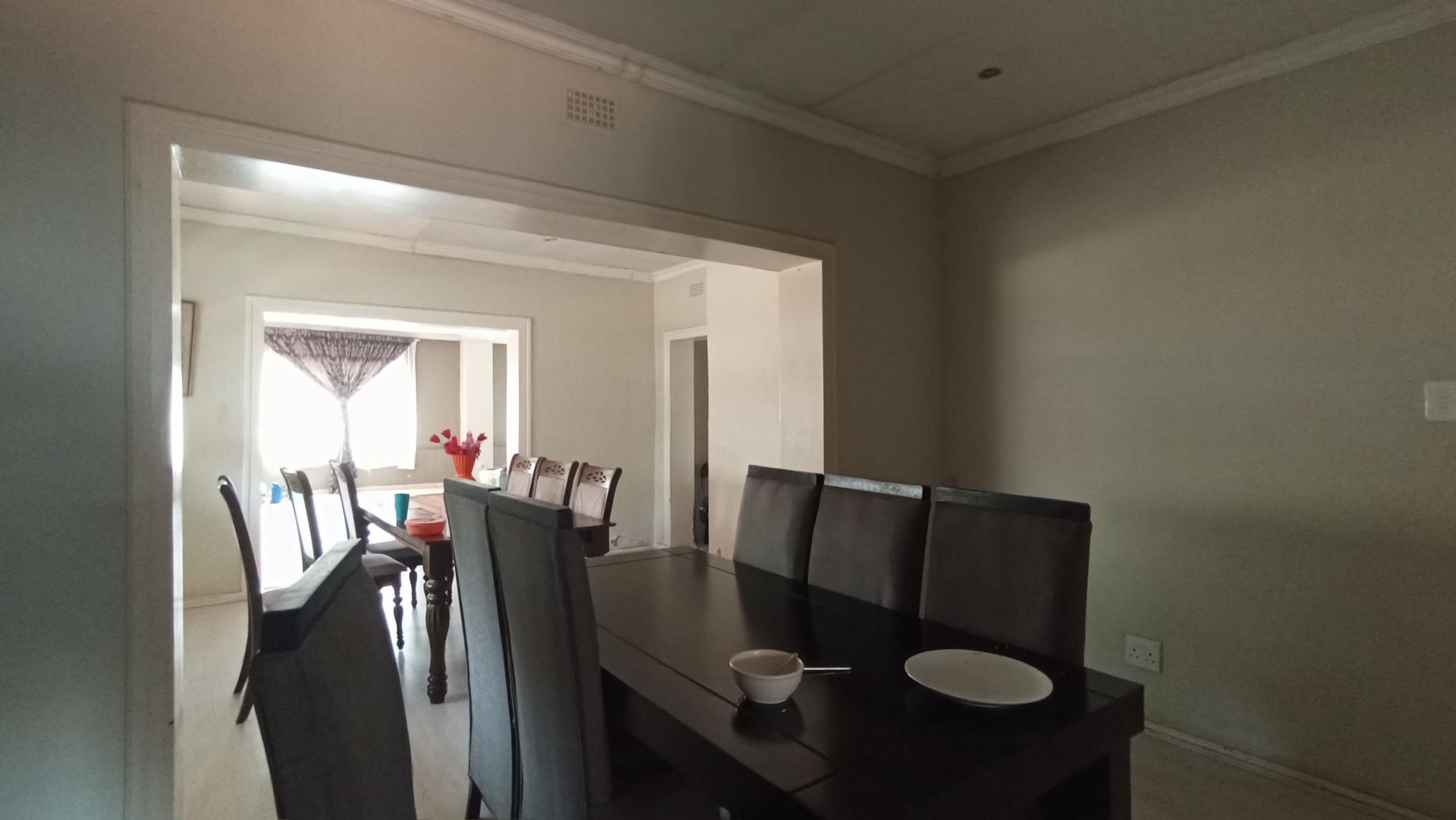 Dining Room - 28 square meters of property in Kew