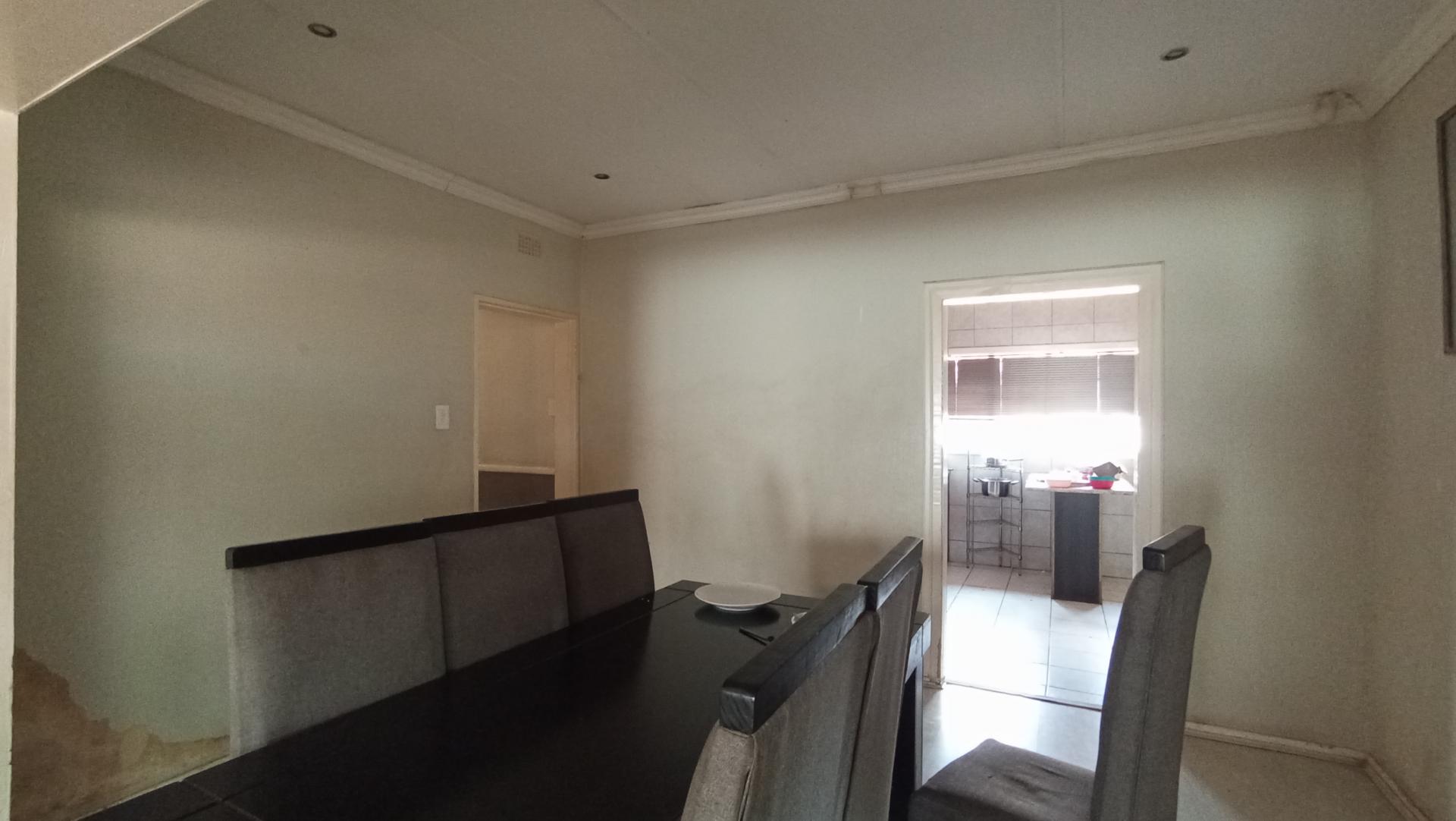 Dining Room - 28 square meters of property in Kew