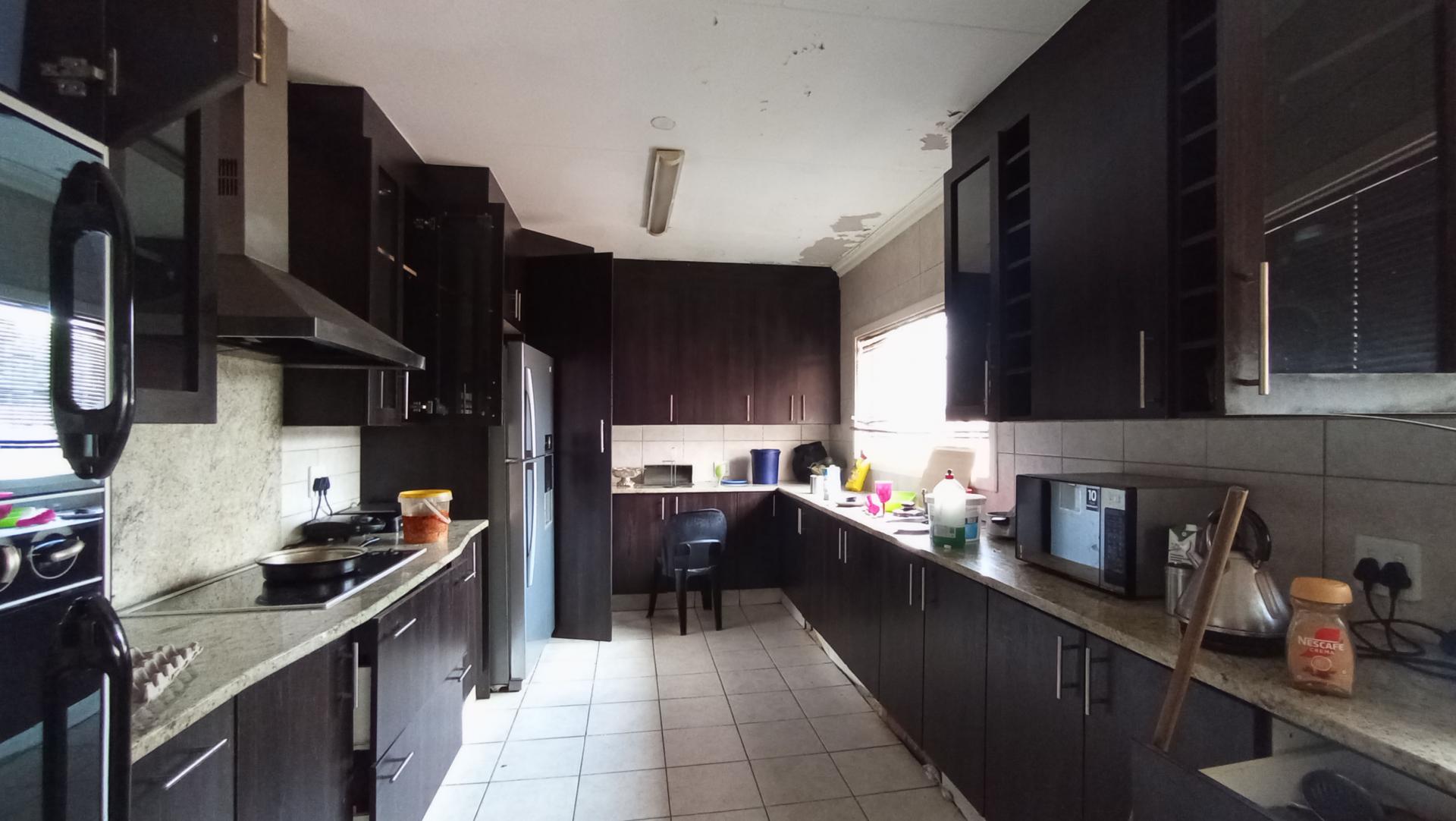 Kitchen - 56 square meters of property in Kew