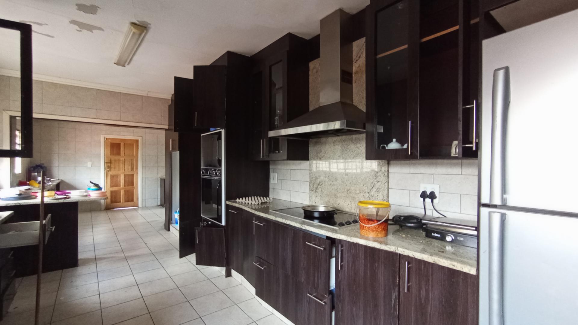Kitchen - 56 square meters of property in Kew