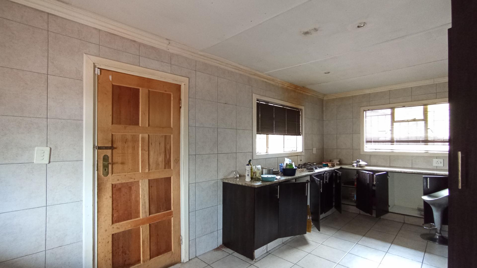 Kitchen - 56 square meters of property in Kew