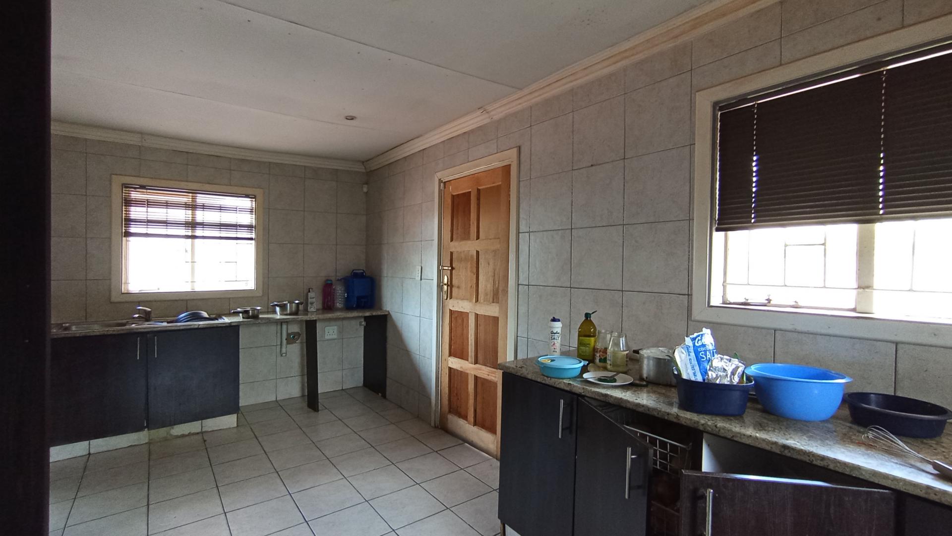 Kitchen - 56 square meters of property in Kew