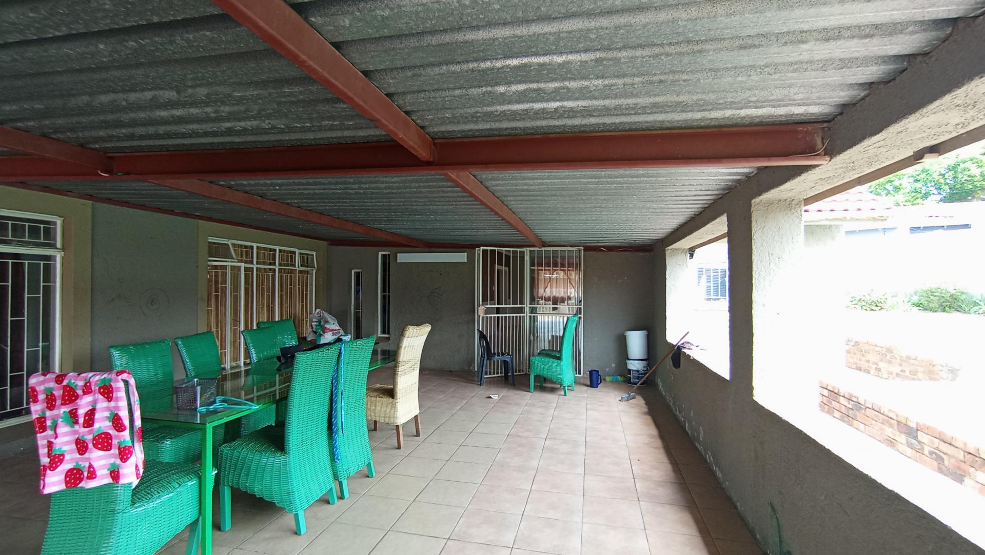 Patio - 80 square meters of property in Kew