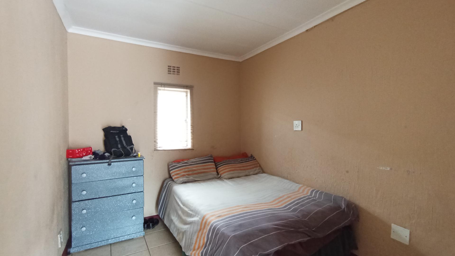 Bed Room 2 - 24 square meters of property in Kew