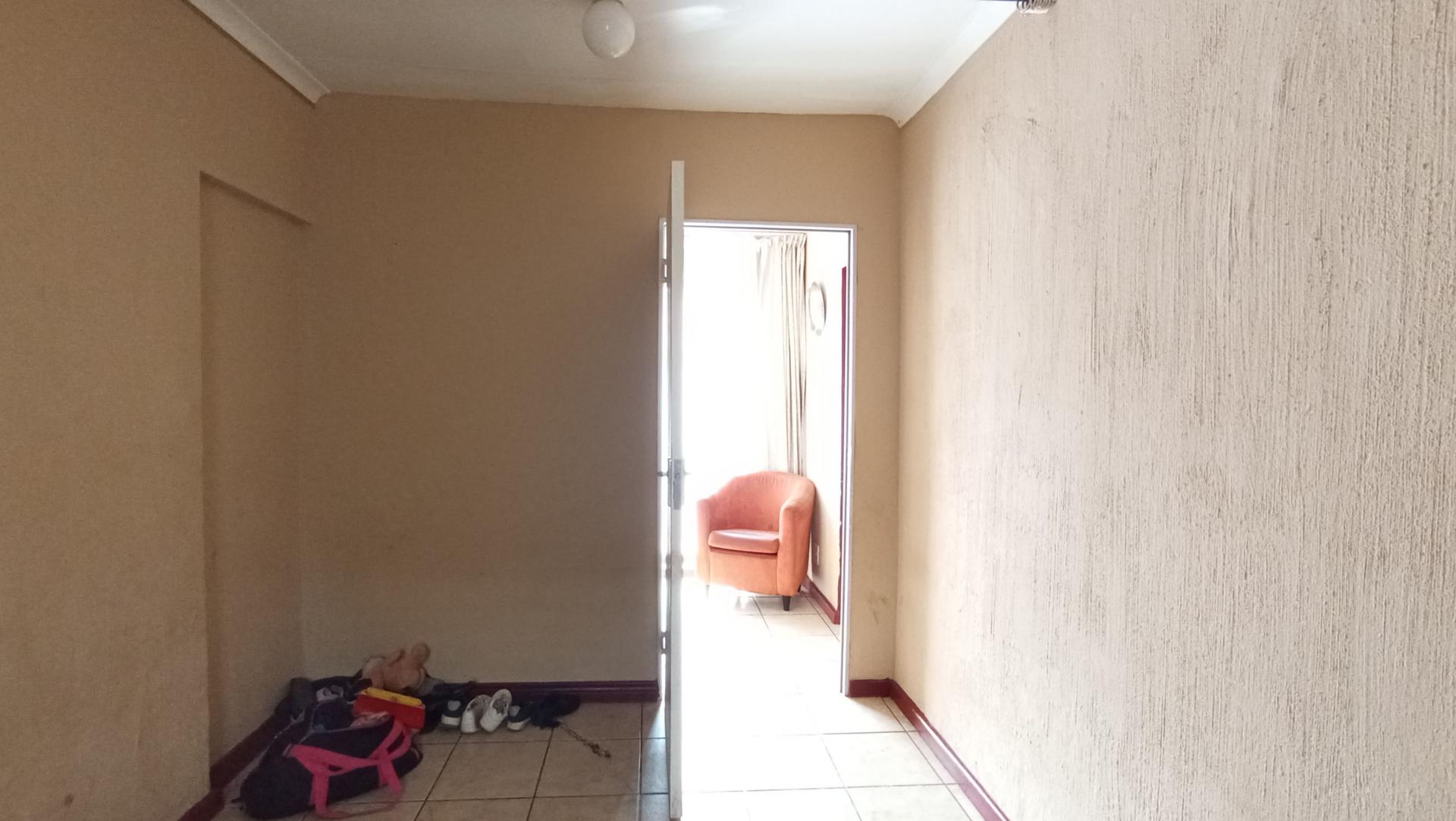 Bed Room 2 - 24 square meters of property in Kew