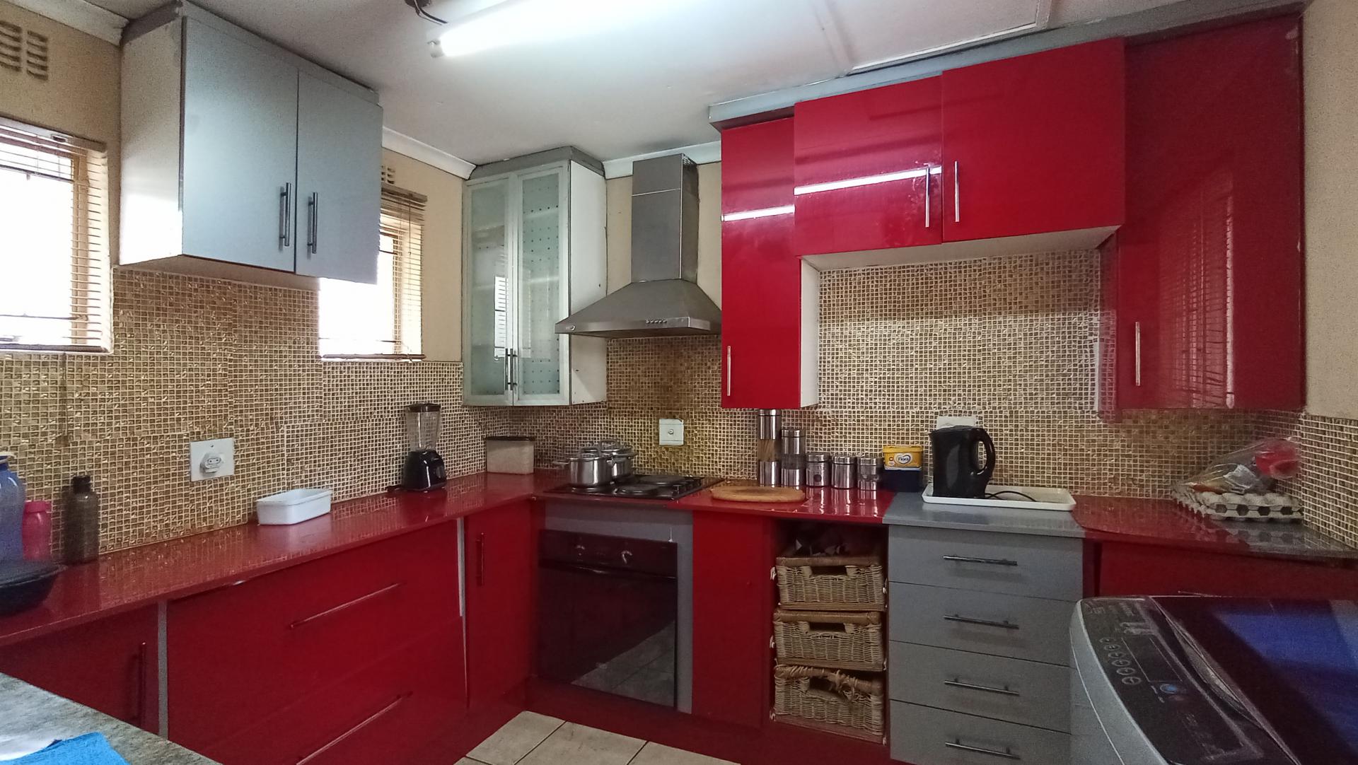 Kitchen - 56 square meters of property in Kew