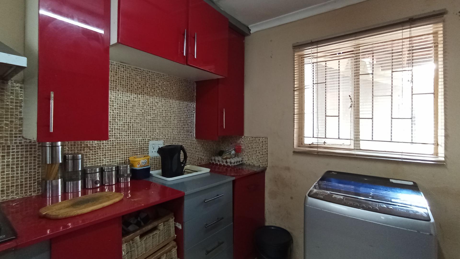 Kitchen - 56 square meters of property in Kew