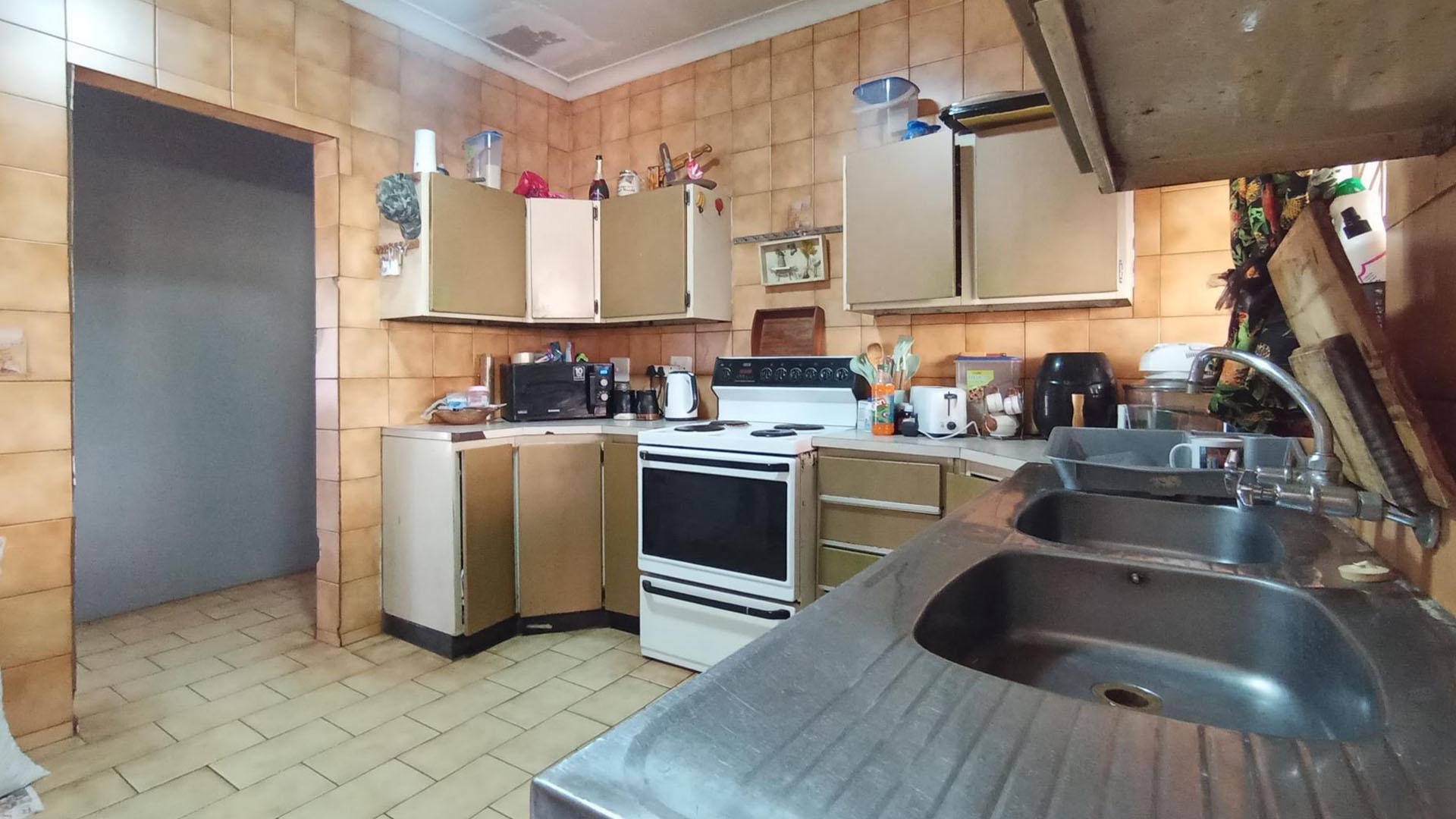 Kitchen - 12 square meters of property in Pretoria North