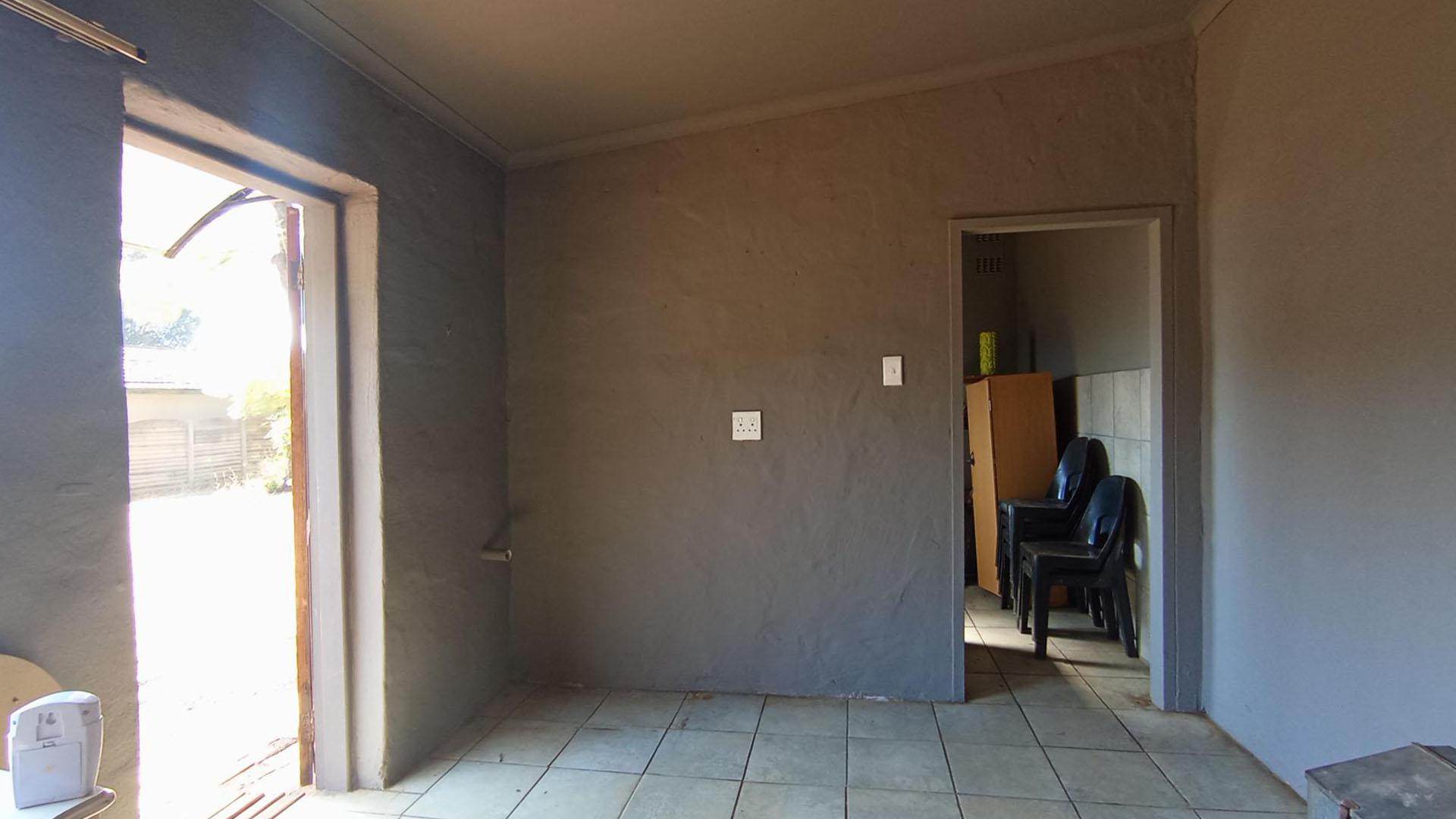 Flatlet - 32 square meters of property in Pretoria North