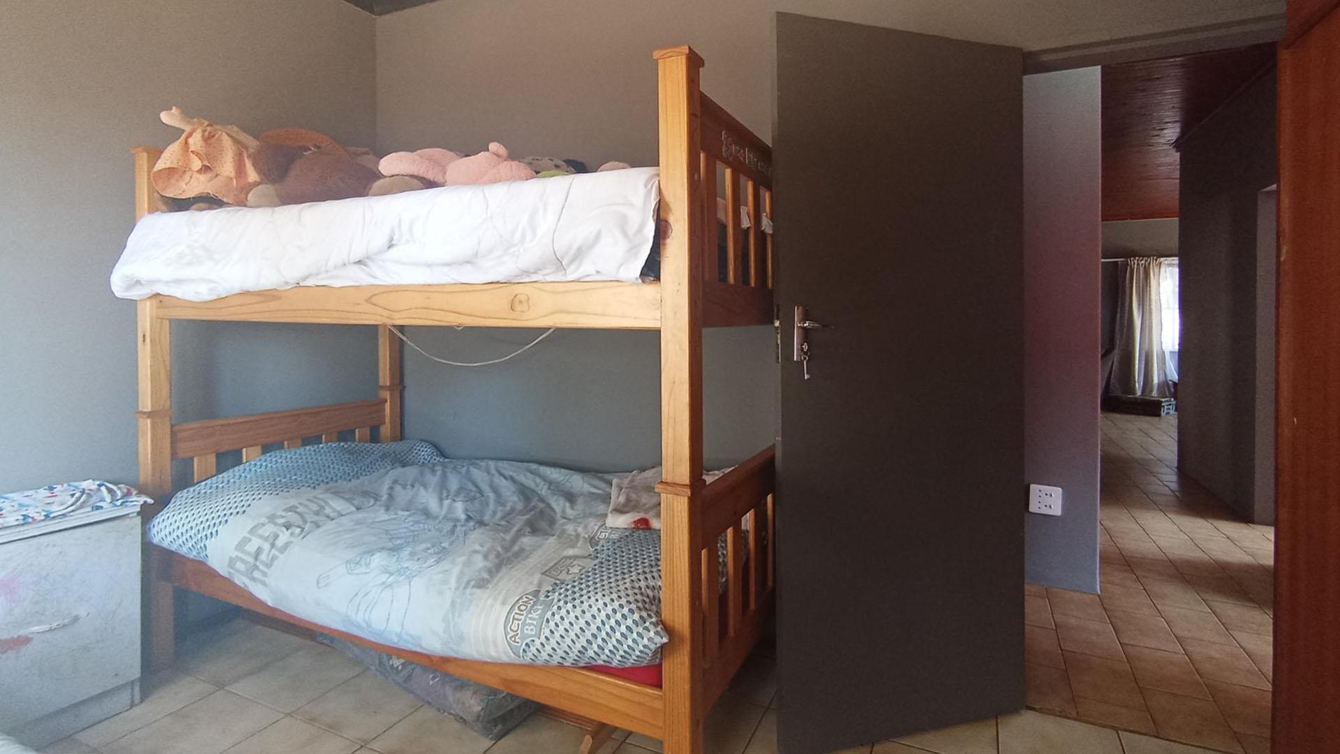 Bed Room 3 - 12 square meters of property in Pretoria North