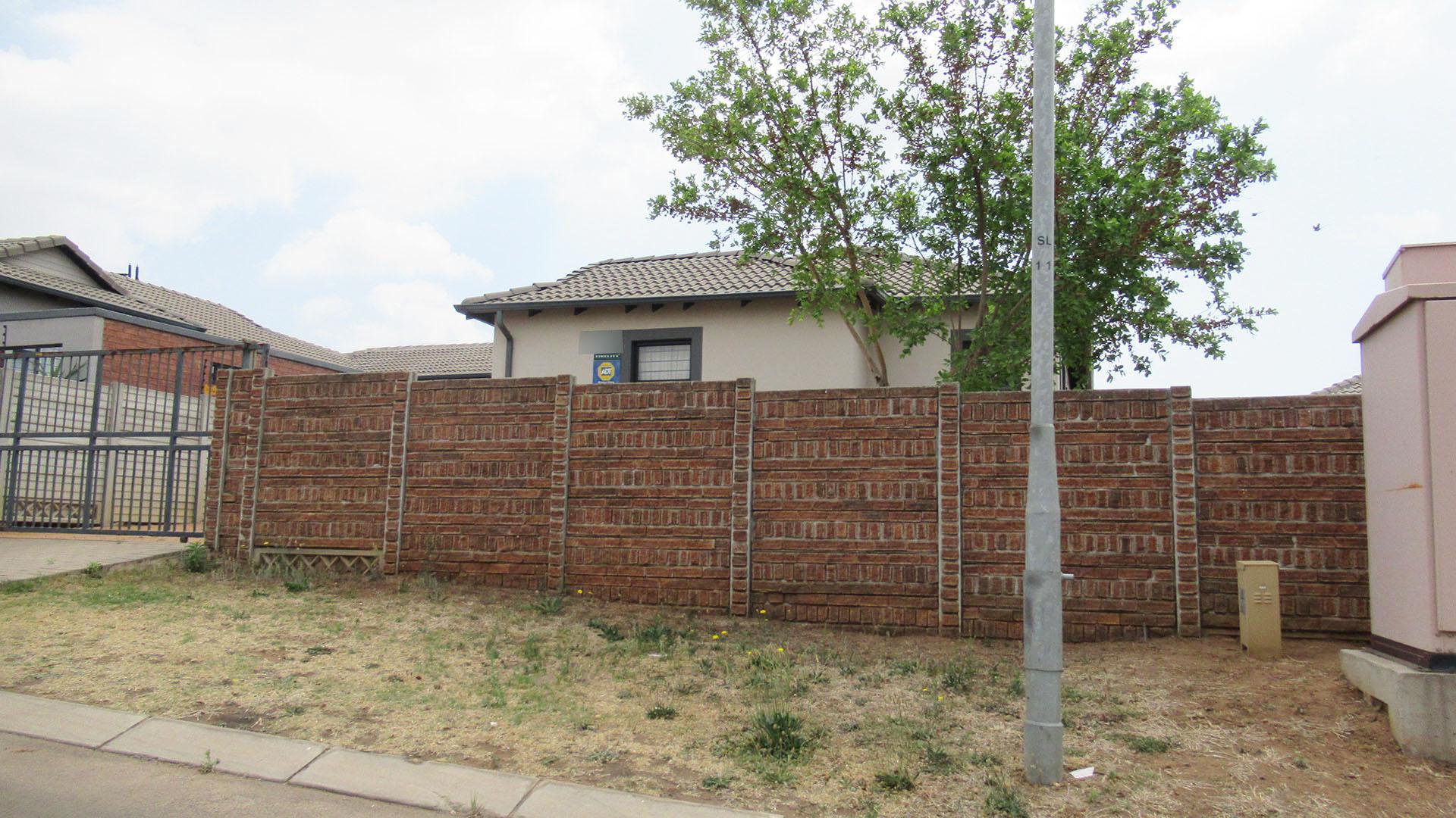 Front View of property in Krugersdorp