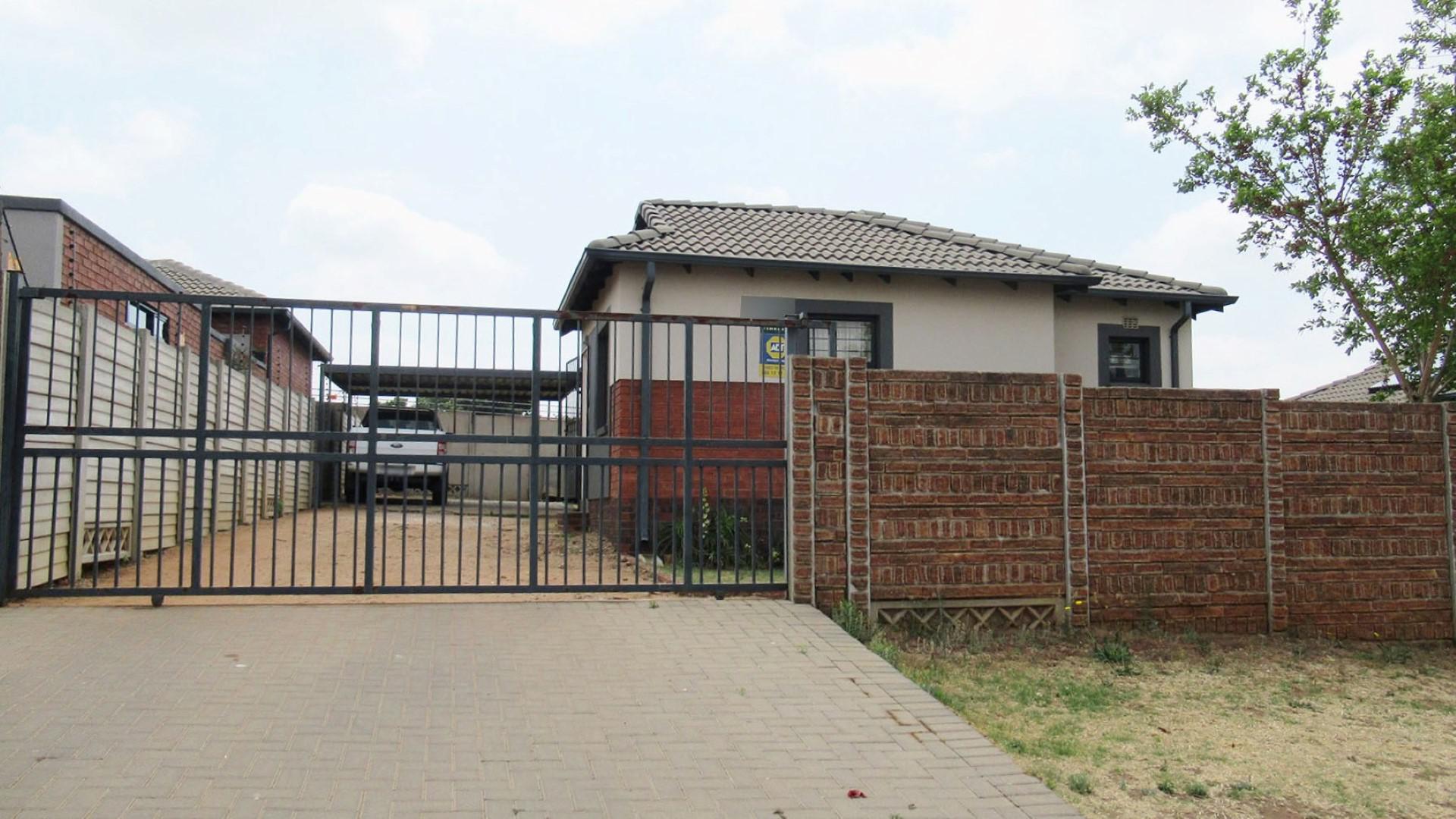 Front View of property in Krugersdorp