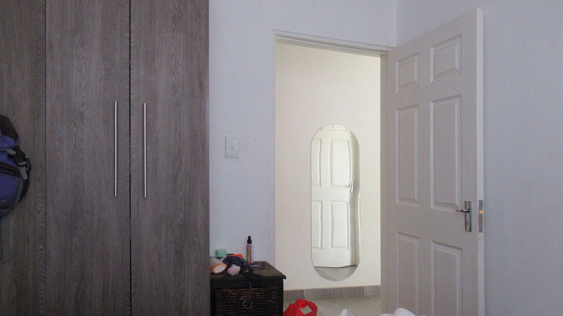 Bed Room 1 - 10 square meters of property in Azaadville Gardens