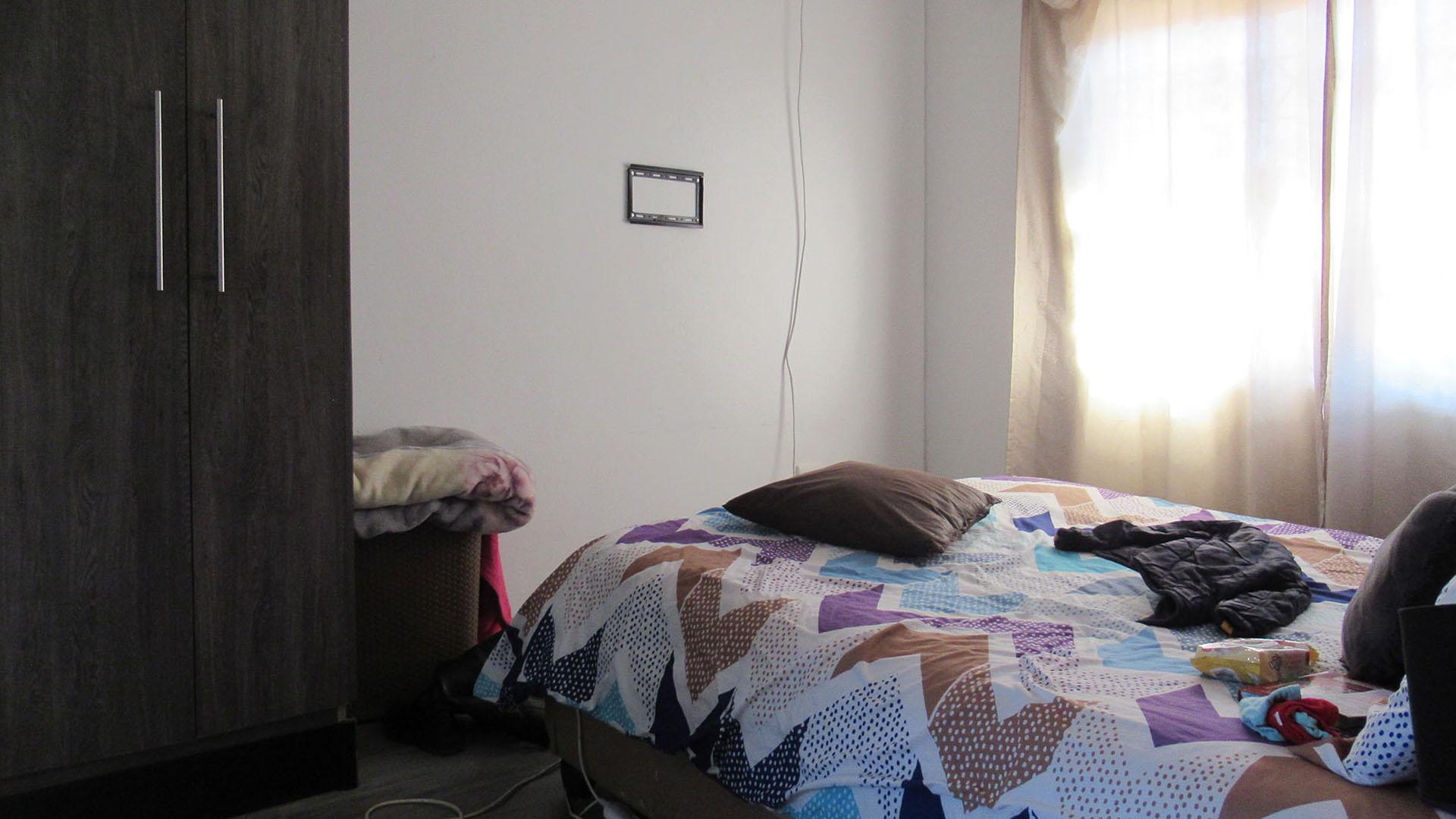 Main Bedroom - 14 square meters of property in Azaadville Gardens