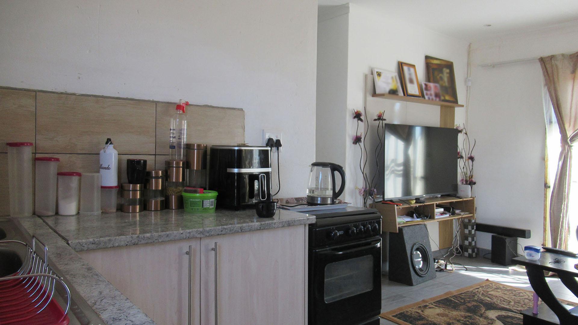 Kitchen - 6 square meters of property in Azaadville Gardens