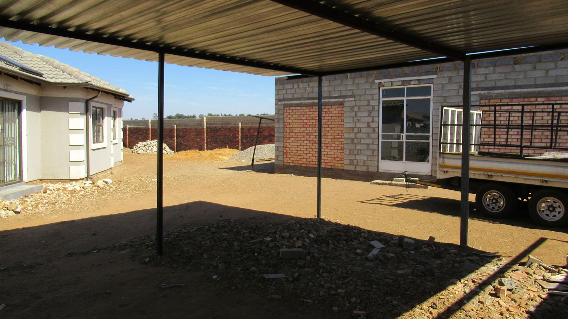 Carport  of property in Azaadville Gardens