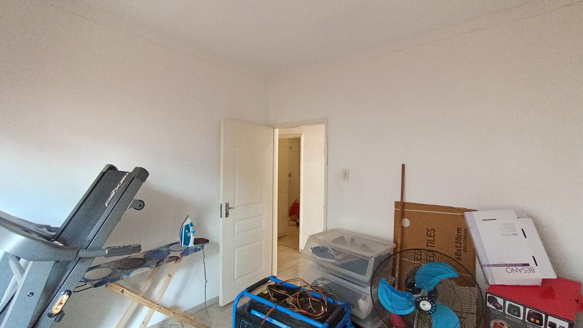 Bed Room 1 - 10 square meters of property in Bombay Heights