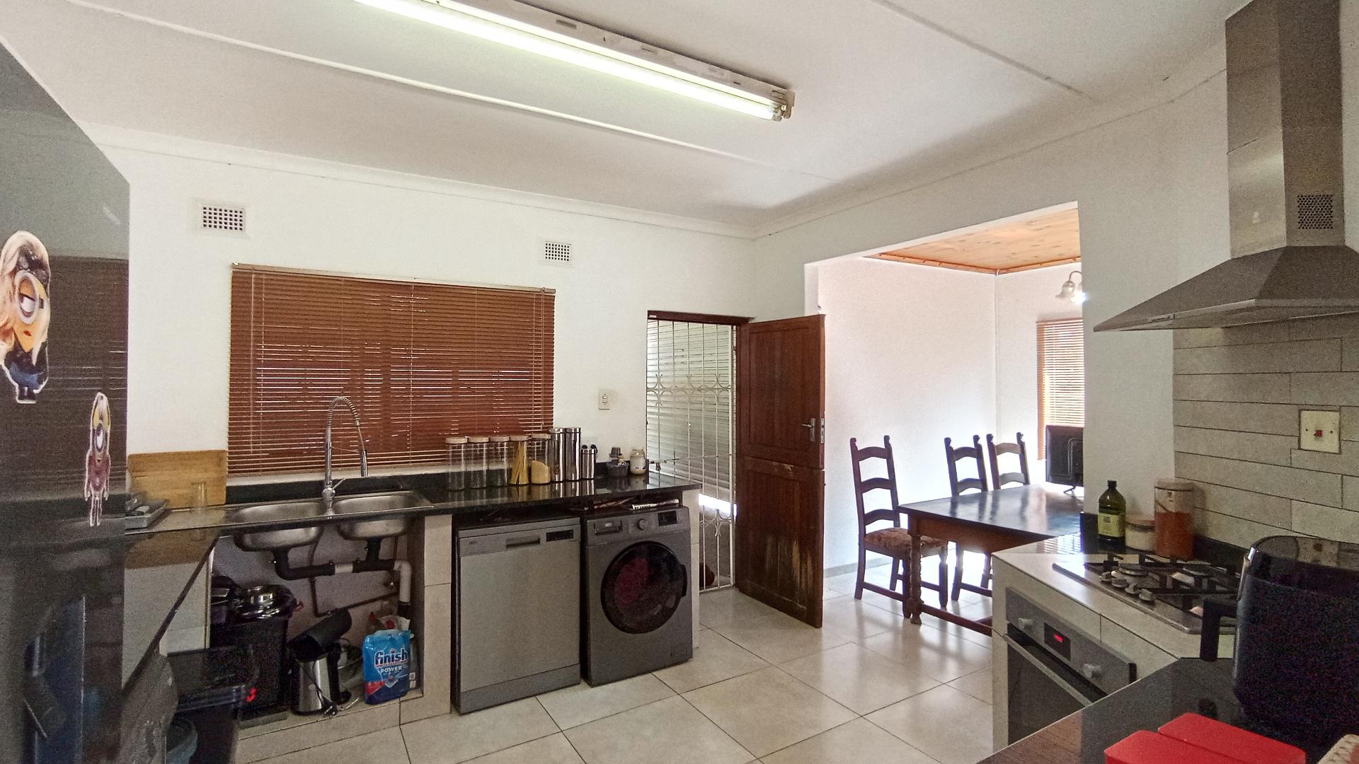 Kitchen - 14 square meters of property in Bombay Heights